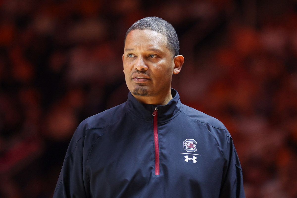 South Carolina Gamecocks HC Lamont Paris during a loss to Tennessee. (Photo by Randy Sartin of USA Today Sports)